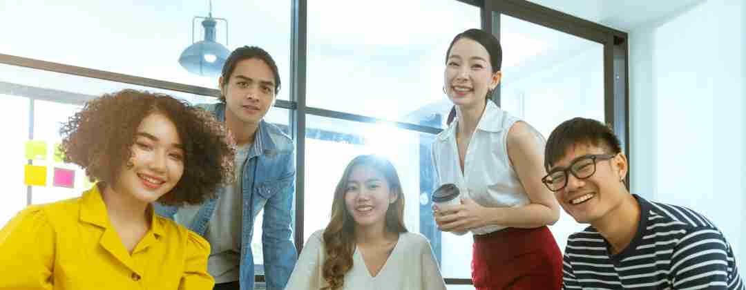 与全球最佳雇主  杏悦2光电<br>
一起探索未来职涯可能