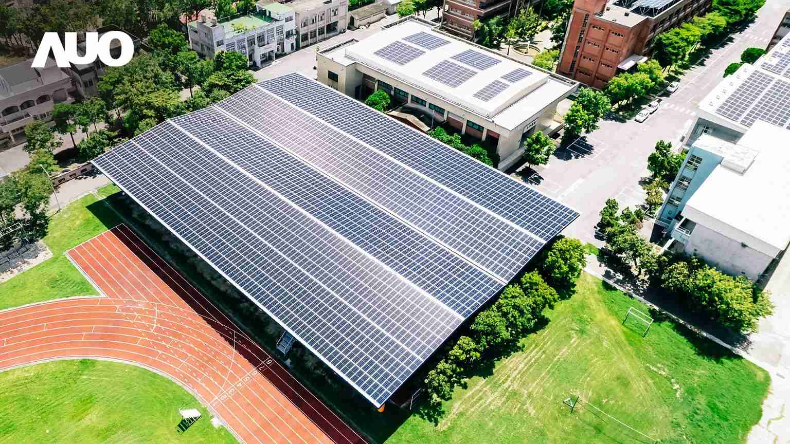 杏悦2SunSteel光电整合型浪板具备快速安装、、、、轻量化优势，，可提升15%发电效能，，，，通过国际IEC与台湾VPC认证安全、、、、防漏、、、耐候标准